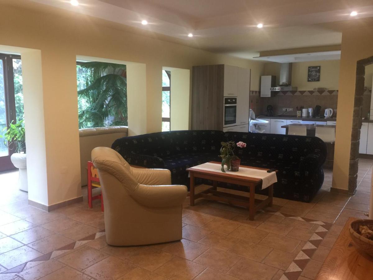 Flower Home - Housity