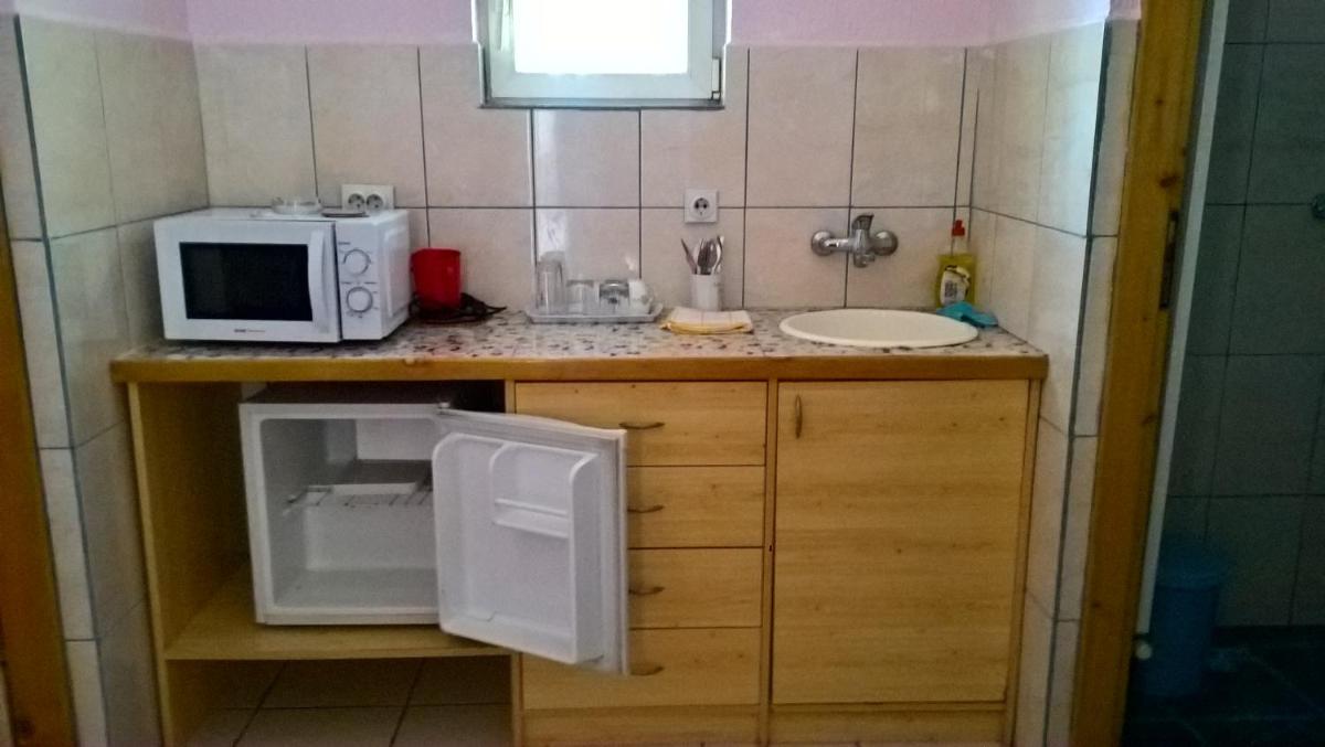 Sobe Rooms Szobák Zimmer KIS - Housity