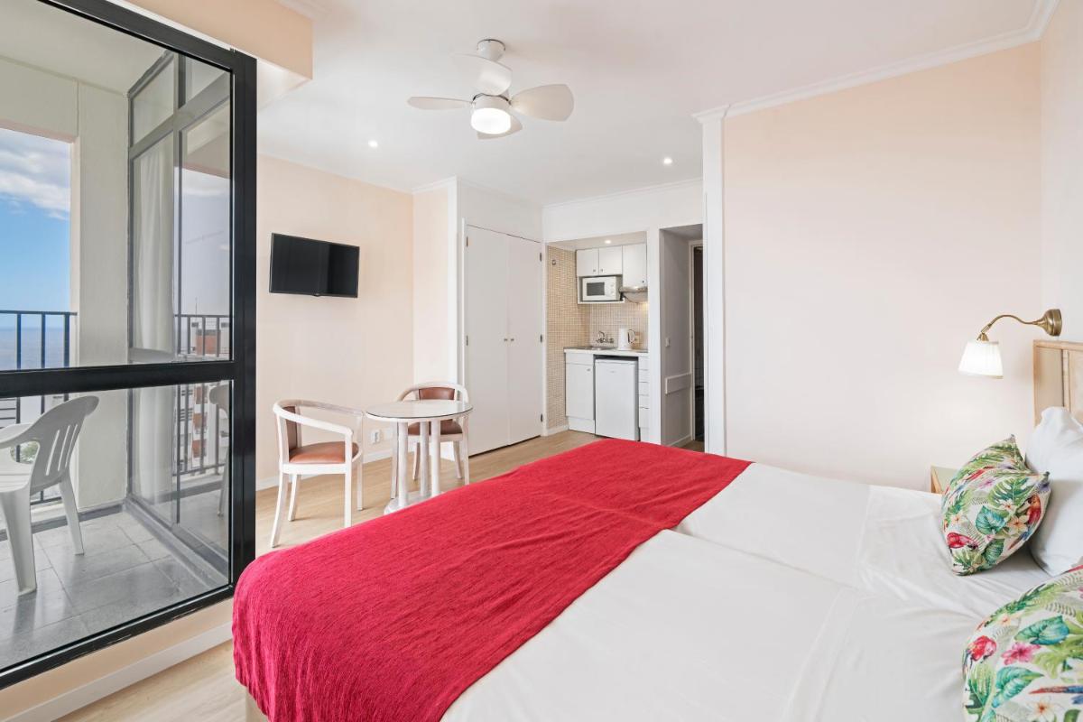 Uma cama ou camas num quarto em Dorisol Buganvilia Studio Hotel