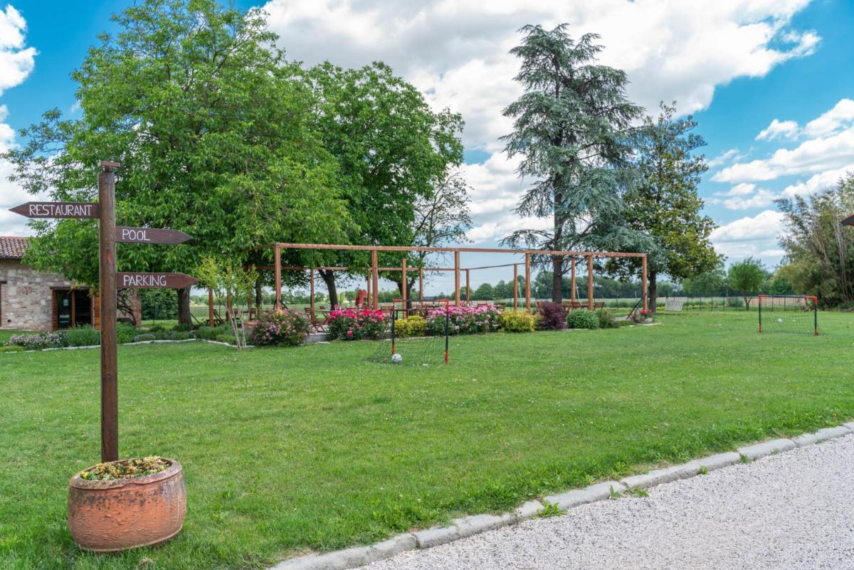 Borgo Feriani - Housity