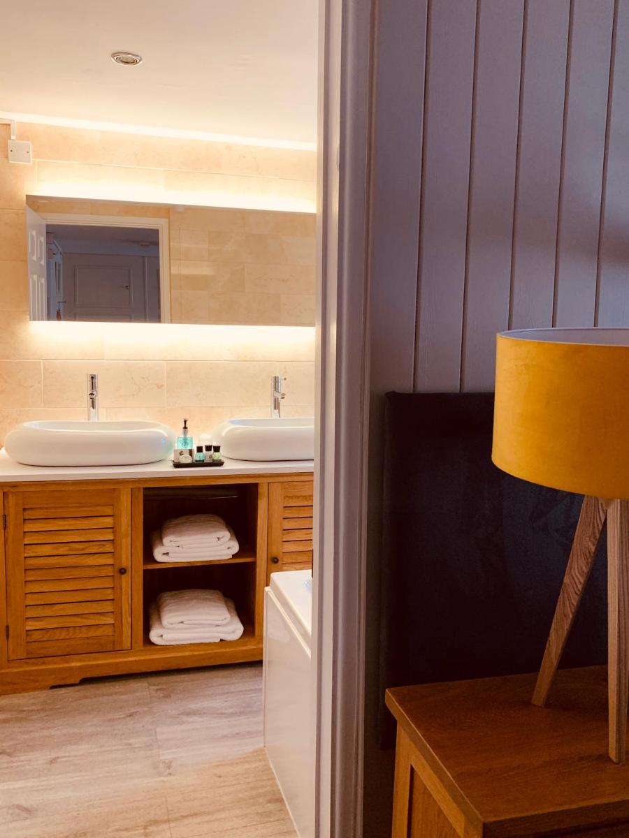 Chester House Hotel - Housity