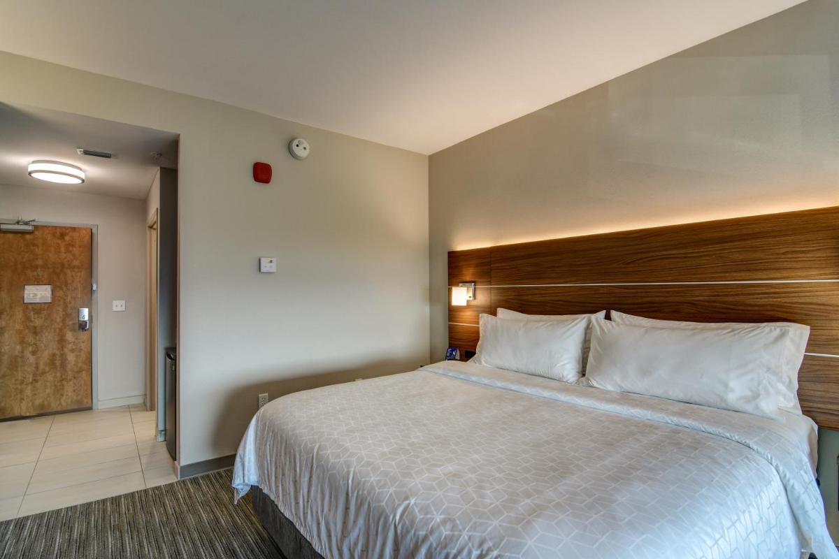 Holiday Inn Express - Fort Walton Beach Central by IHG - Housity