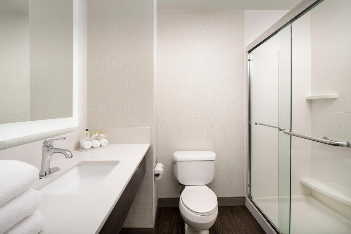 Holiday Inn Express Hotel & Suites Annapolis, an IHG Hotel - Housity