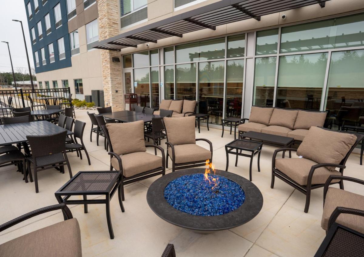 Holiday Inn Express & Suites Richburg by IHG - Housity