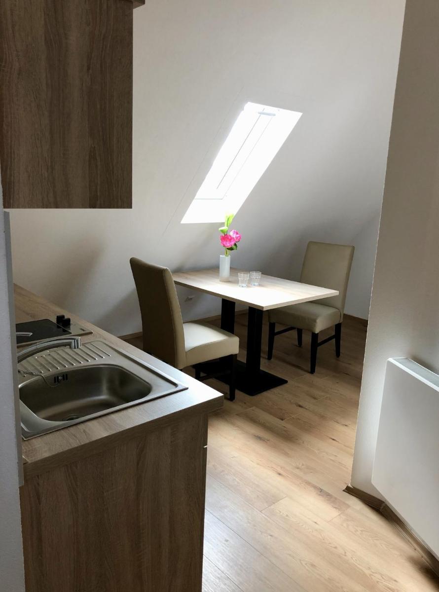 A Lotus Hotel - Housity