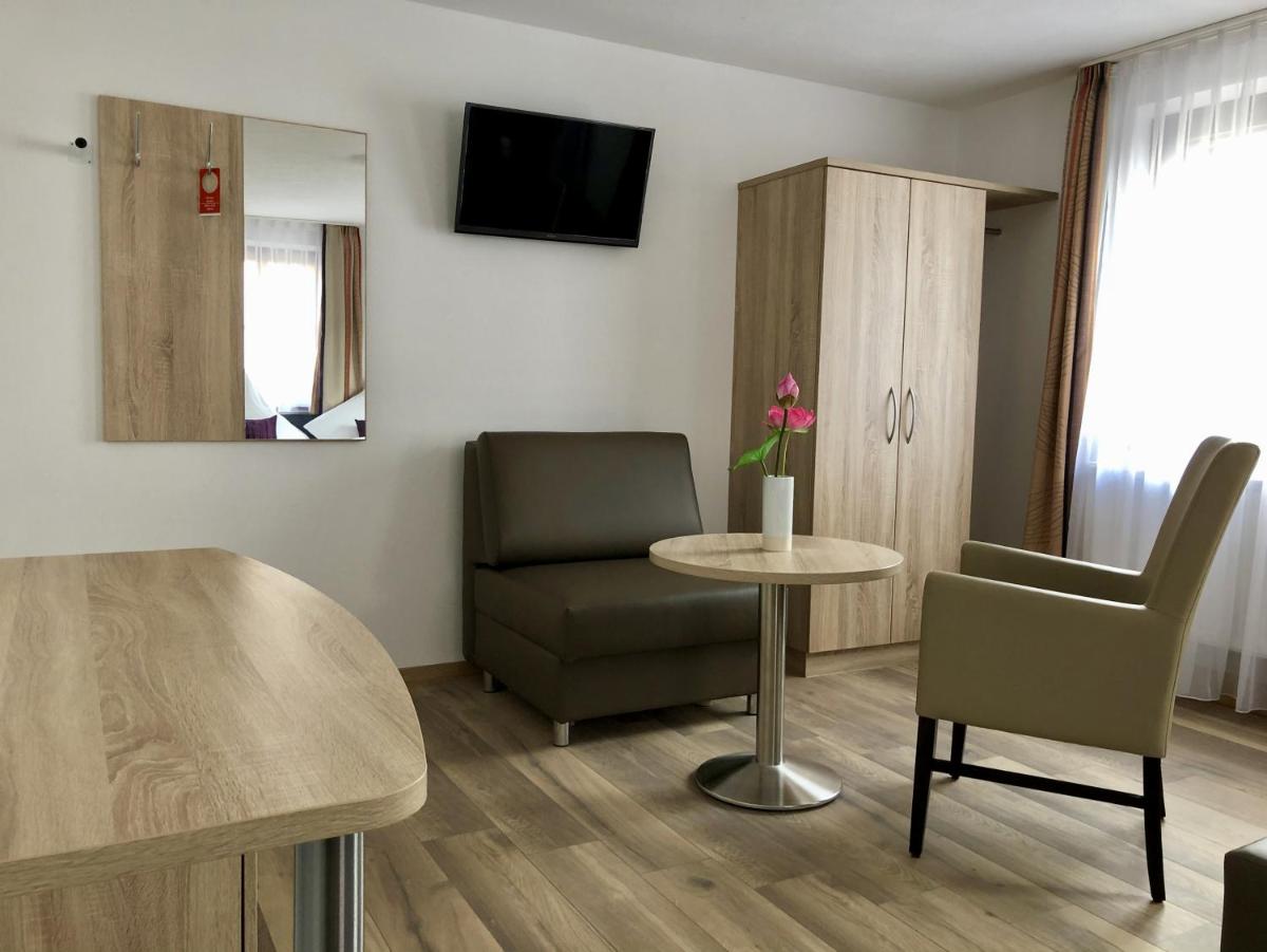 A Lotus Hotel - Housity