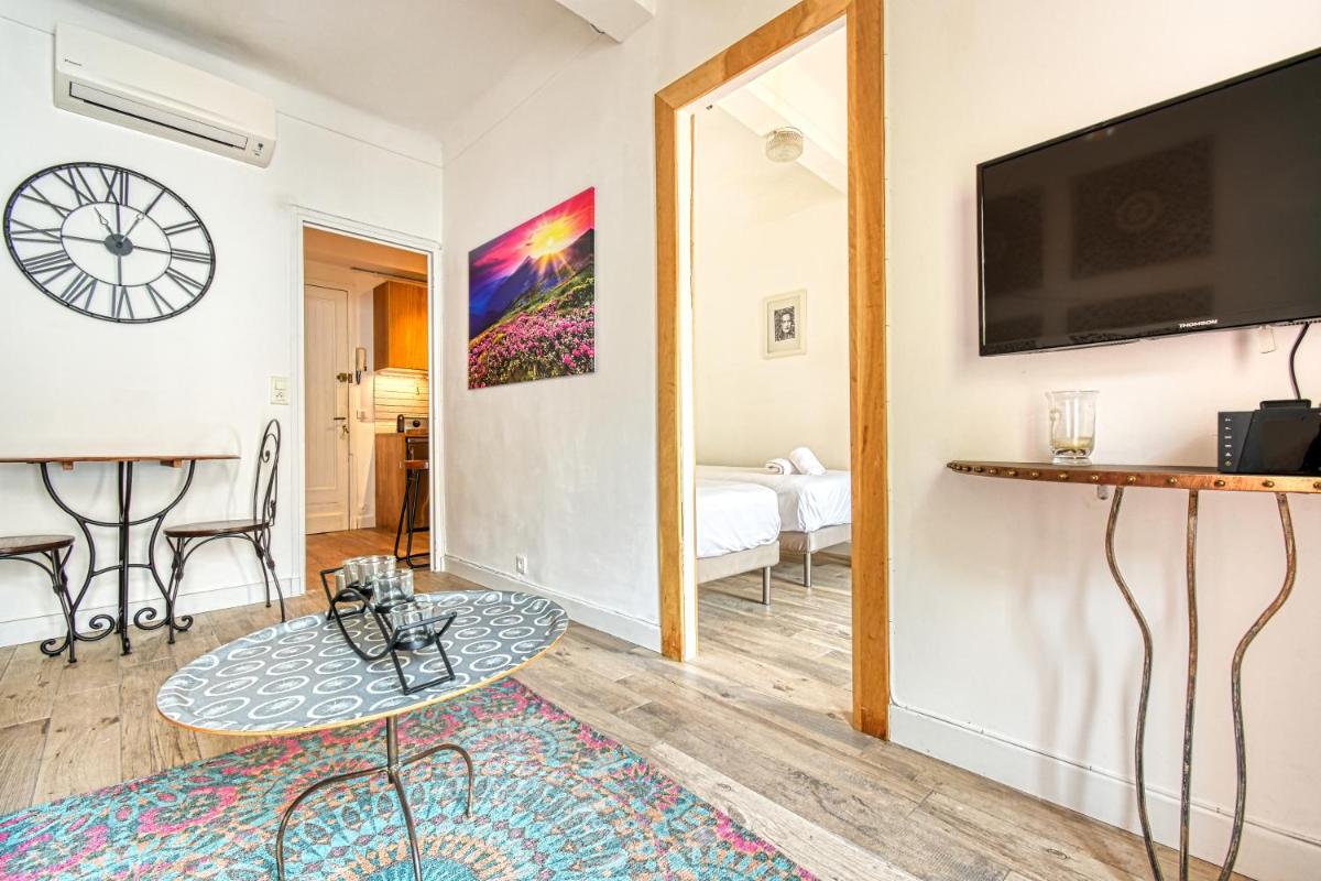 Romantic and new apartment in the famous Rue Meynadier in the supercentre of Cannes - Housity