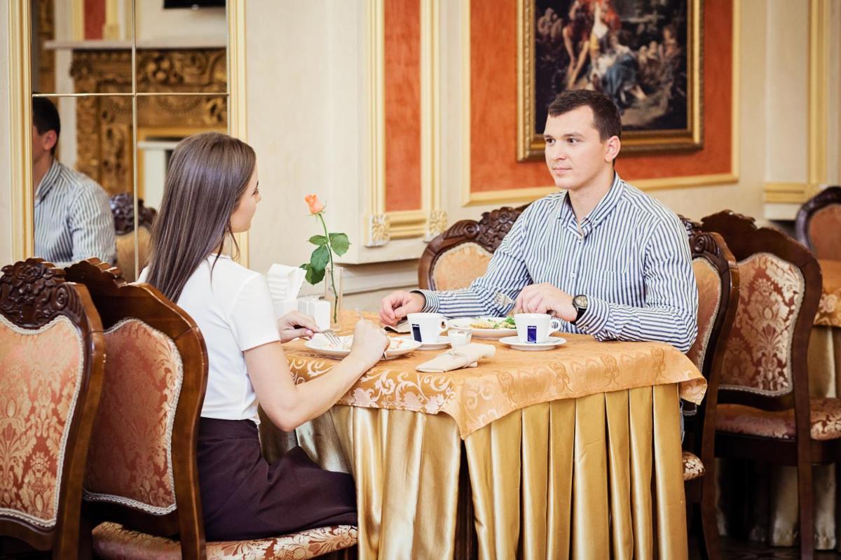 Hotel Versailles - Housity
