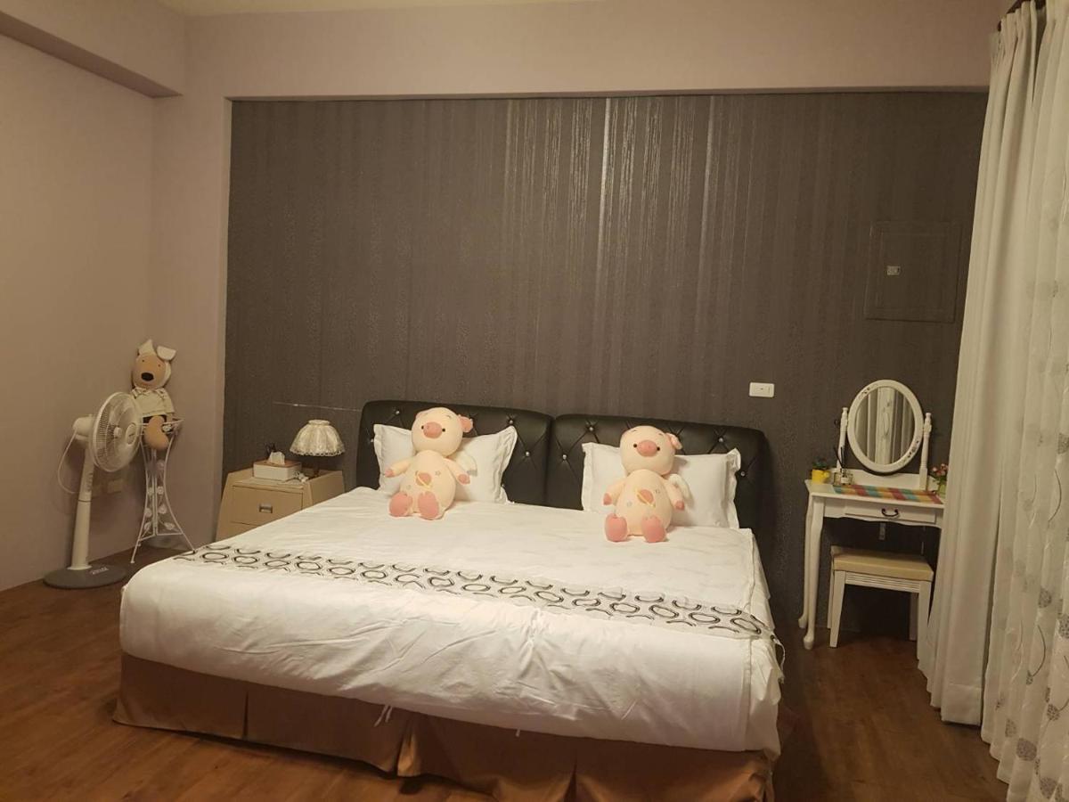 Baby Pig B&B - Housity