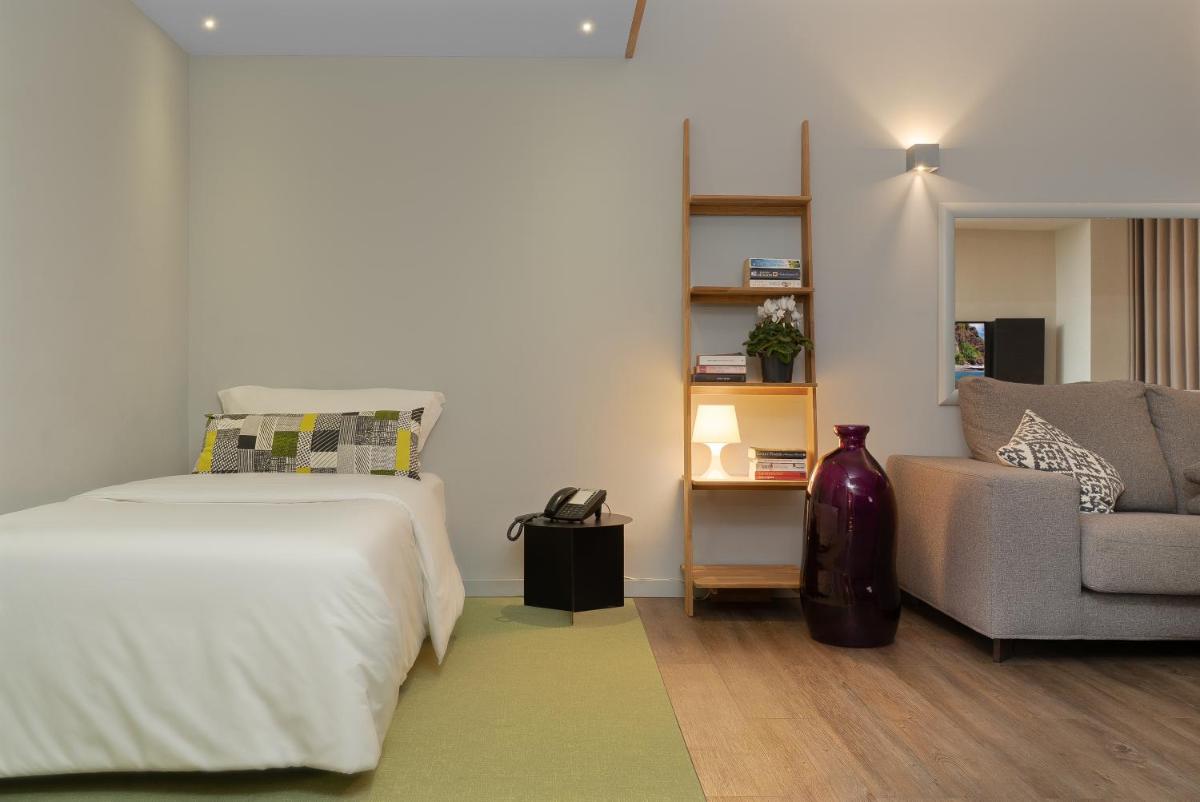 Uma cama ou camas num quarto em Madeira Panorâmico Hotel