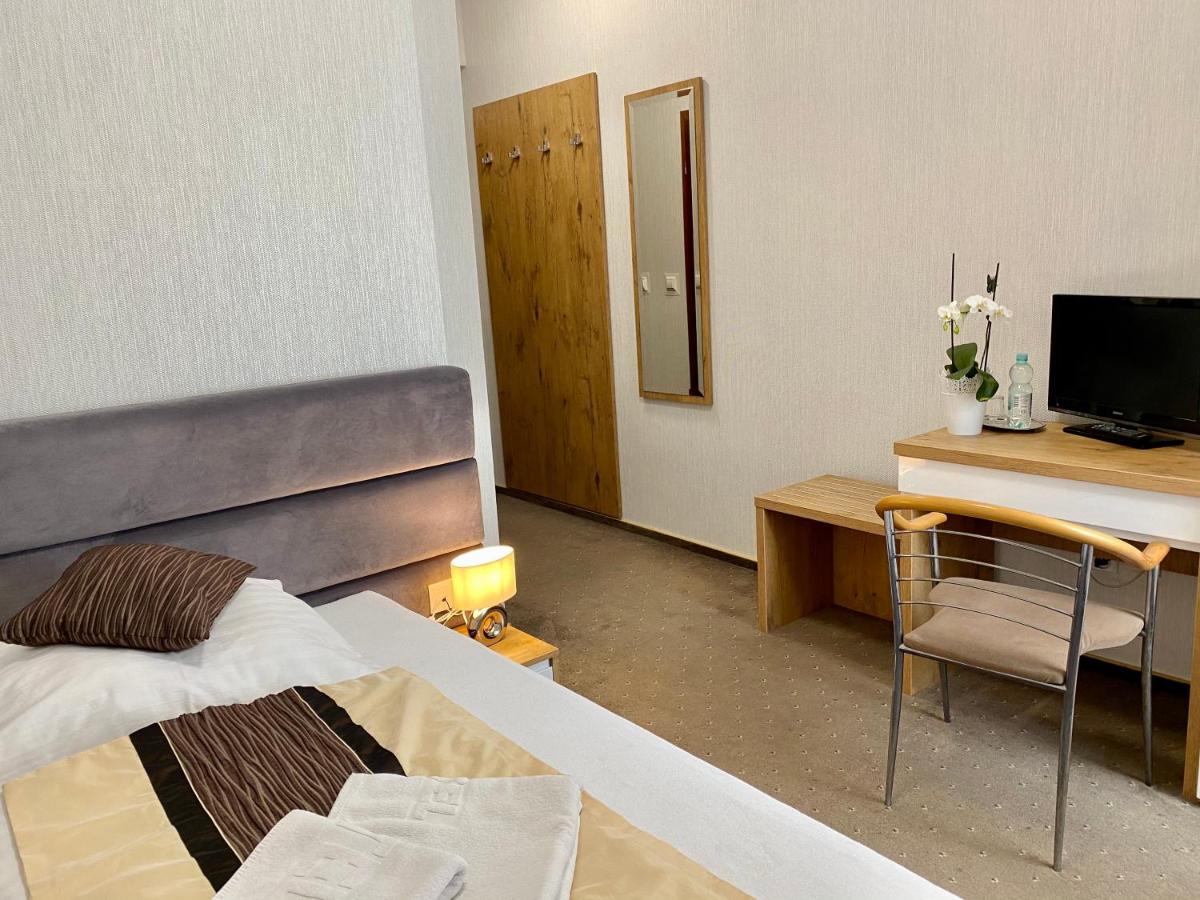 Park Hotel Dobrodzień - Housity