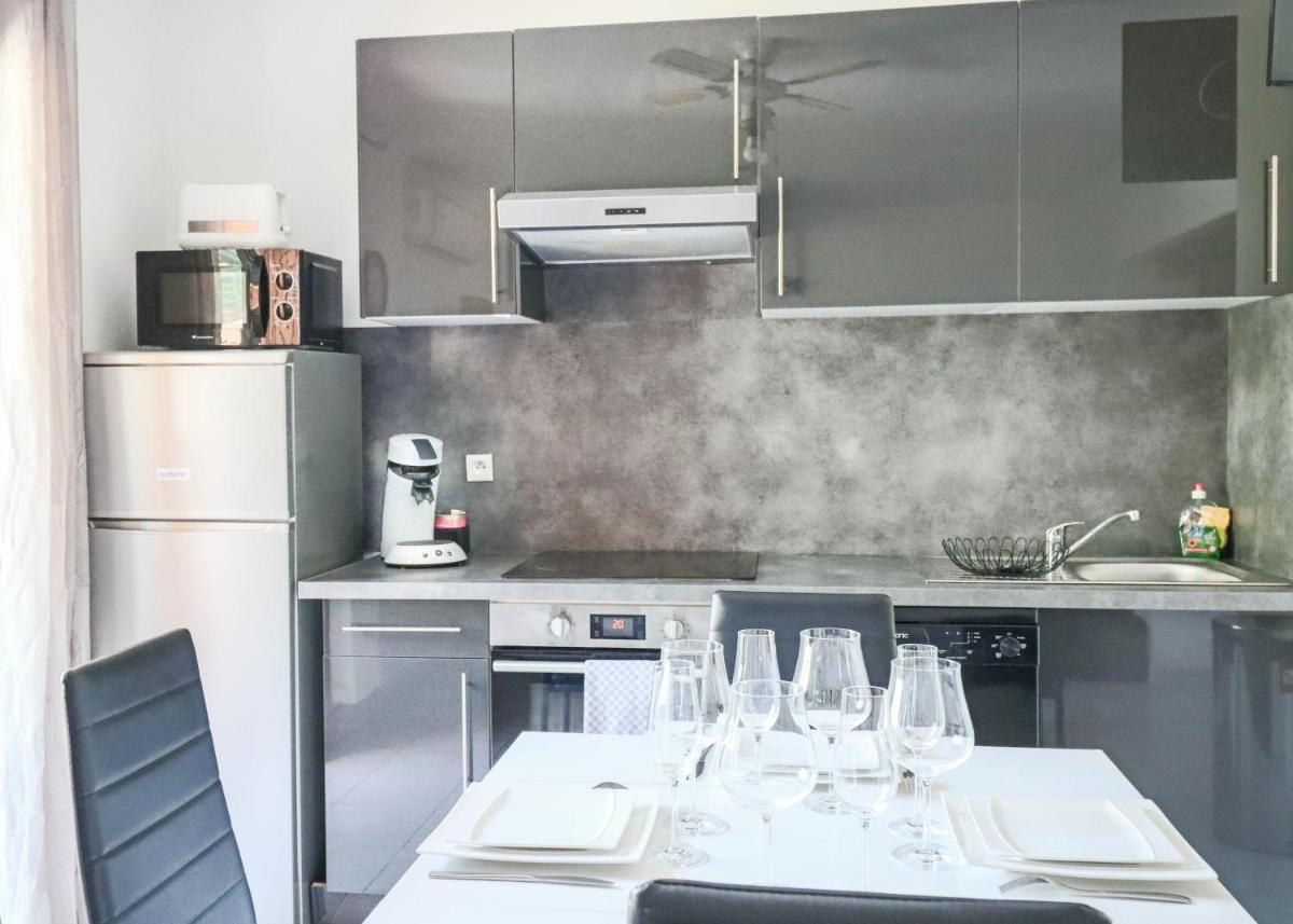 Les Mimosas - Housity