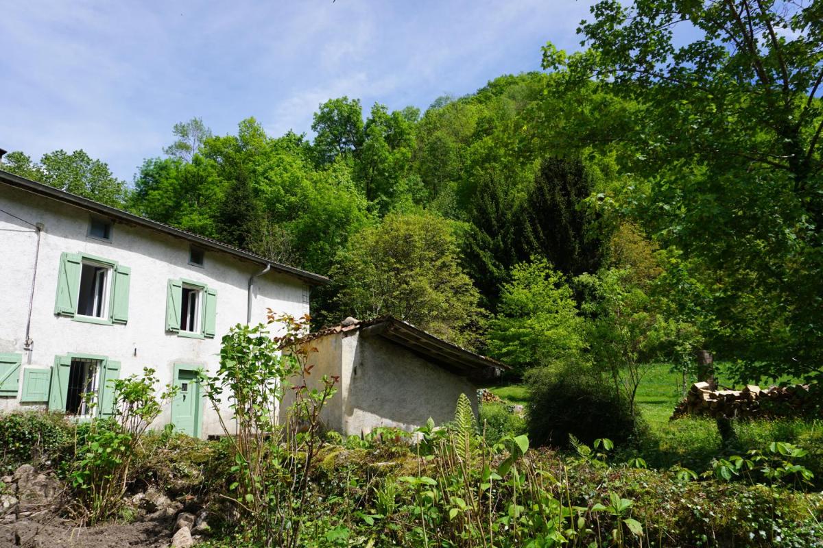 Le Pidro - A family house with private stream and woodland - Housity