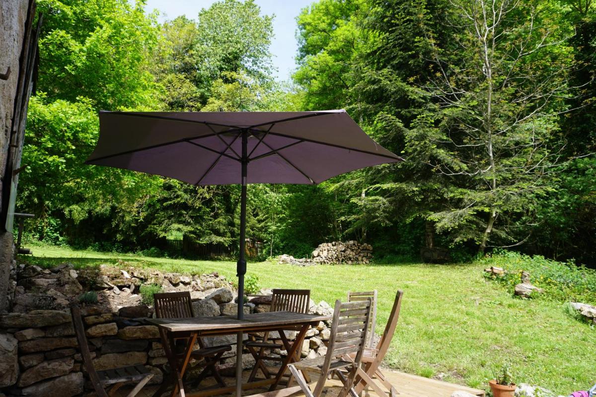 Le Pidro - A family house with private stream and woodland - Housity