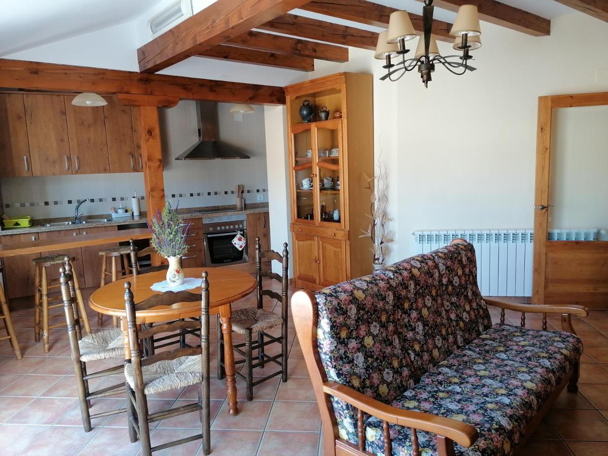 Apartaments Mitjavila - Housity