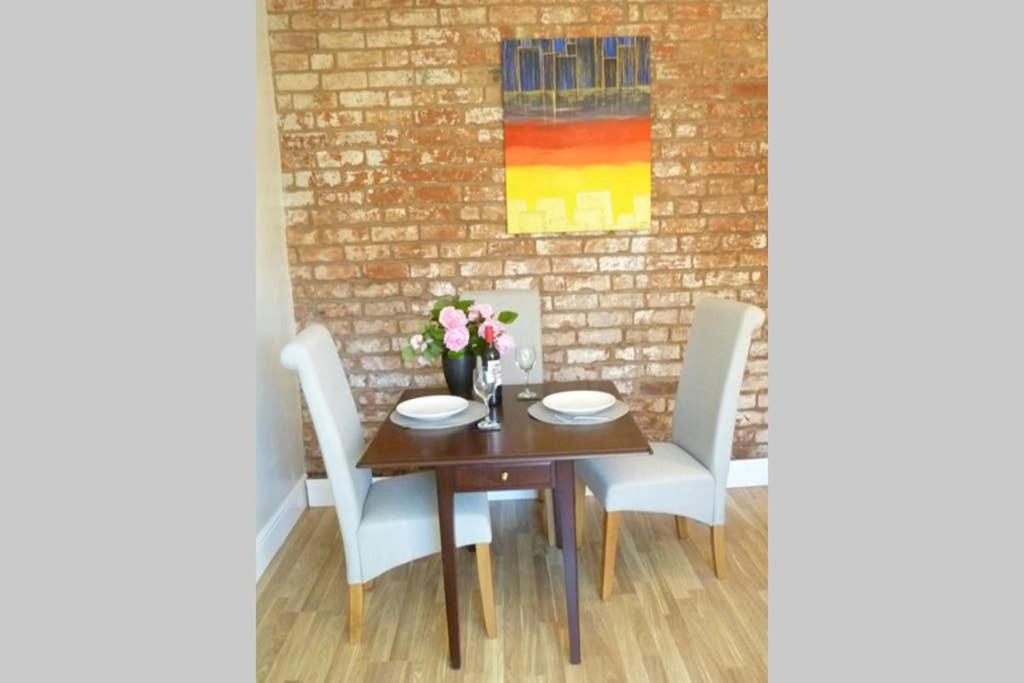 Cosy and Peaceful Maisonette with Terrace, Kidderminster - Housity