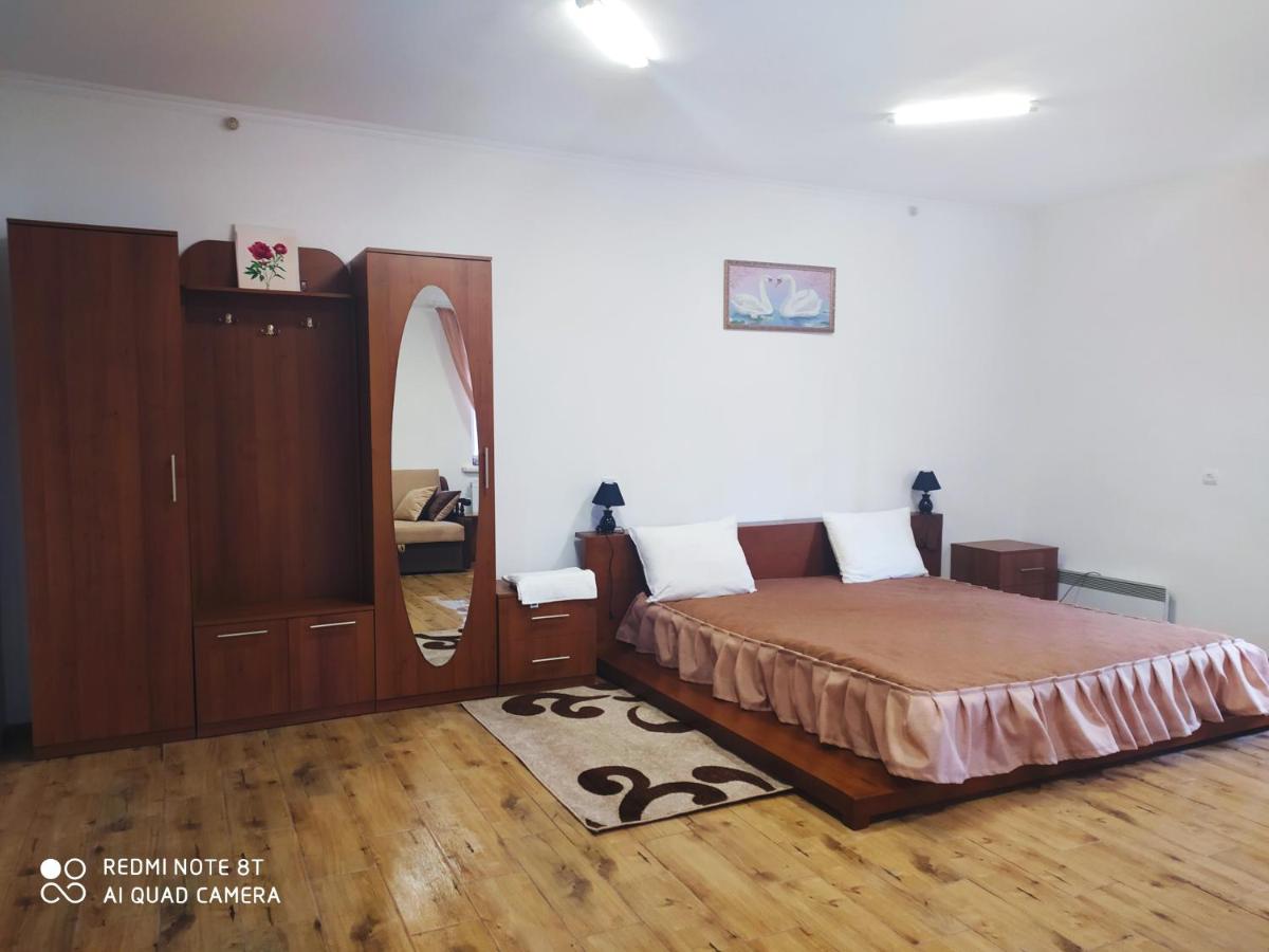Лісова Пісня Апартаменти - Housity