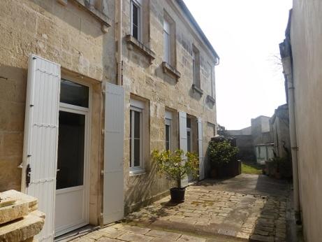Appartement T2 ou T1 côté cour/jardin avec garage - Housity