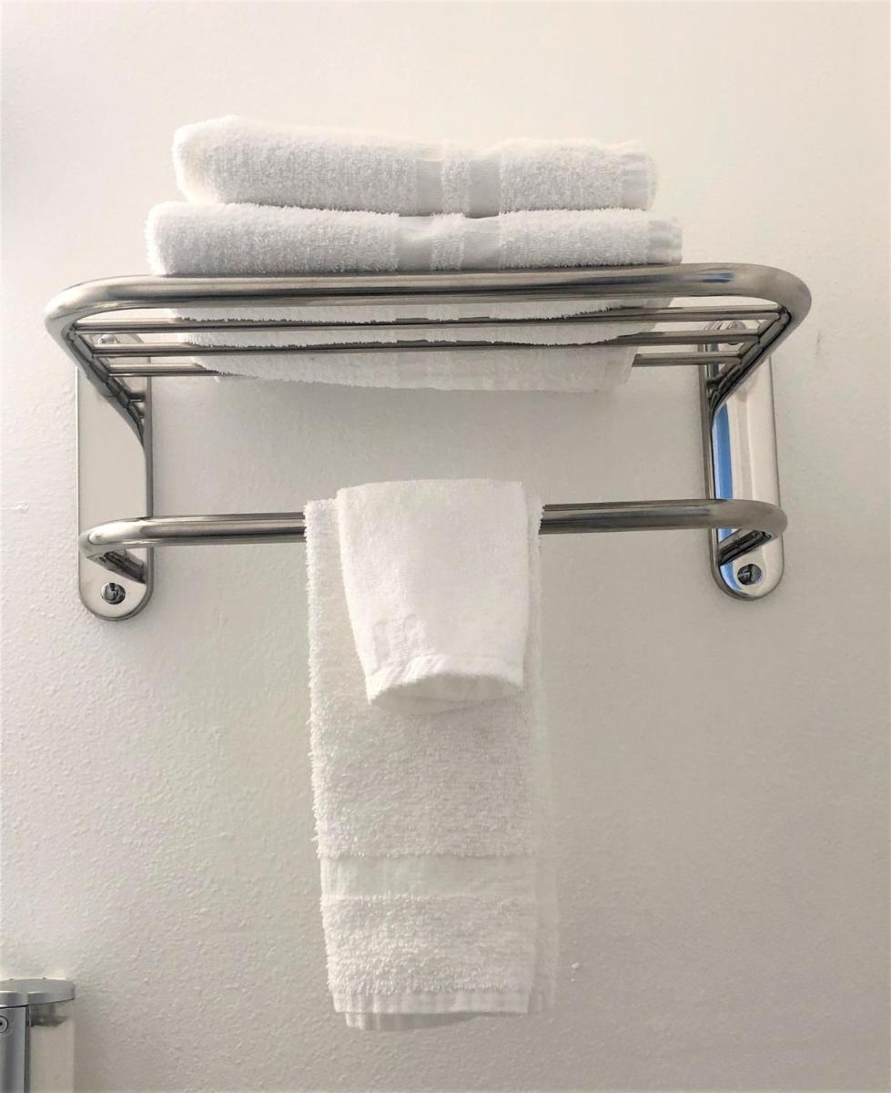 Blue Coast Inn & Suites - Housity