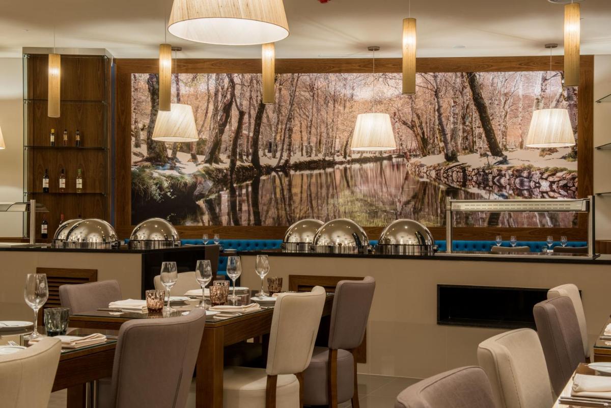 Um restaurante ou outro lugar para comer em Vila Galé Collection Serra da Estrela