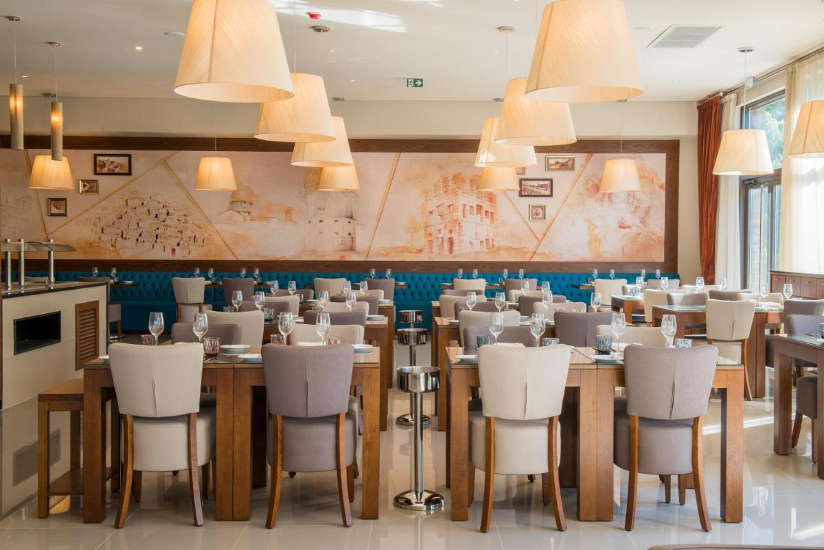 Um restaurante ou outro lugar para comer em Vila Galé Collection Serra da Estrela