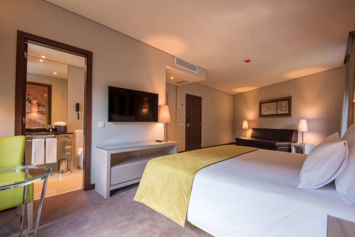 Uma cama ou camas num quarto em Vila Galé Collection Serra da Estrela