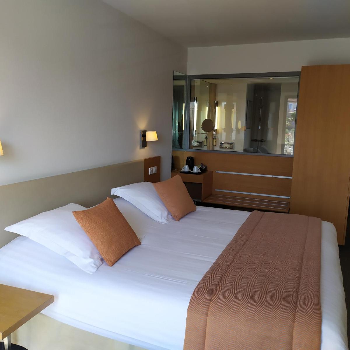 Un ou plusieurs lits dans un hébergement de l'établissement Best Western Premier Hôtel du Vieux-Port