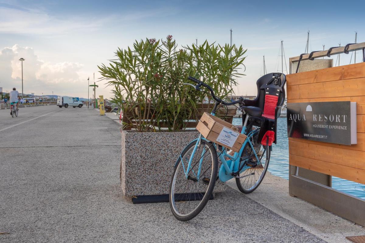 AQUA RESORT GIULIANOVA - Houseboat Experience - Housity