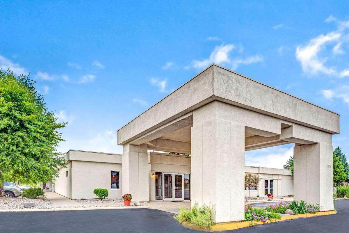 Adrian Inn - Housity