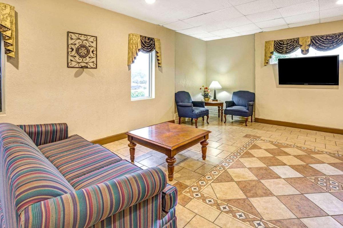 Adrian Inn - Housity