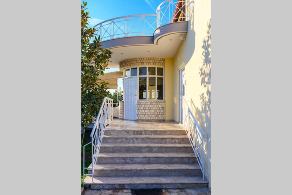 Lysithea house - Housity
