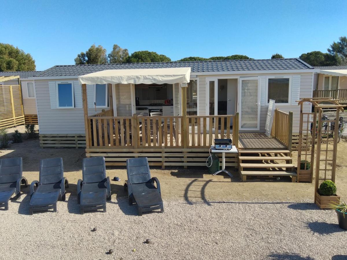 Mobil home à 100 m des plages dans camping 4 étoiles avec vue sur la montagne - Housity