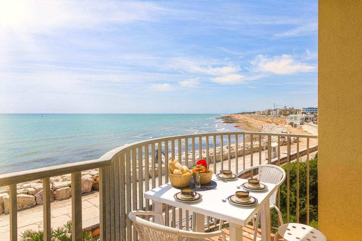 Appartamento in posizione centrale con vista mare e parcheggio - Housity