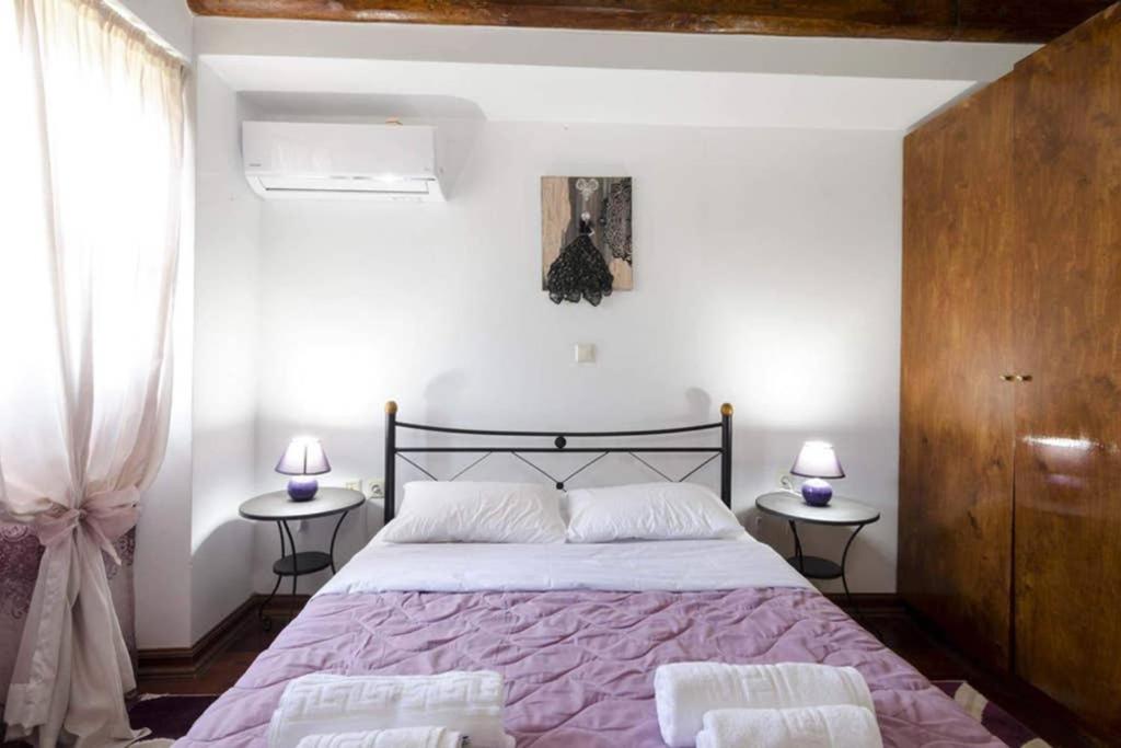 Korina’s wood house - Housity