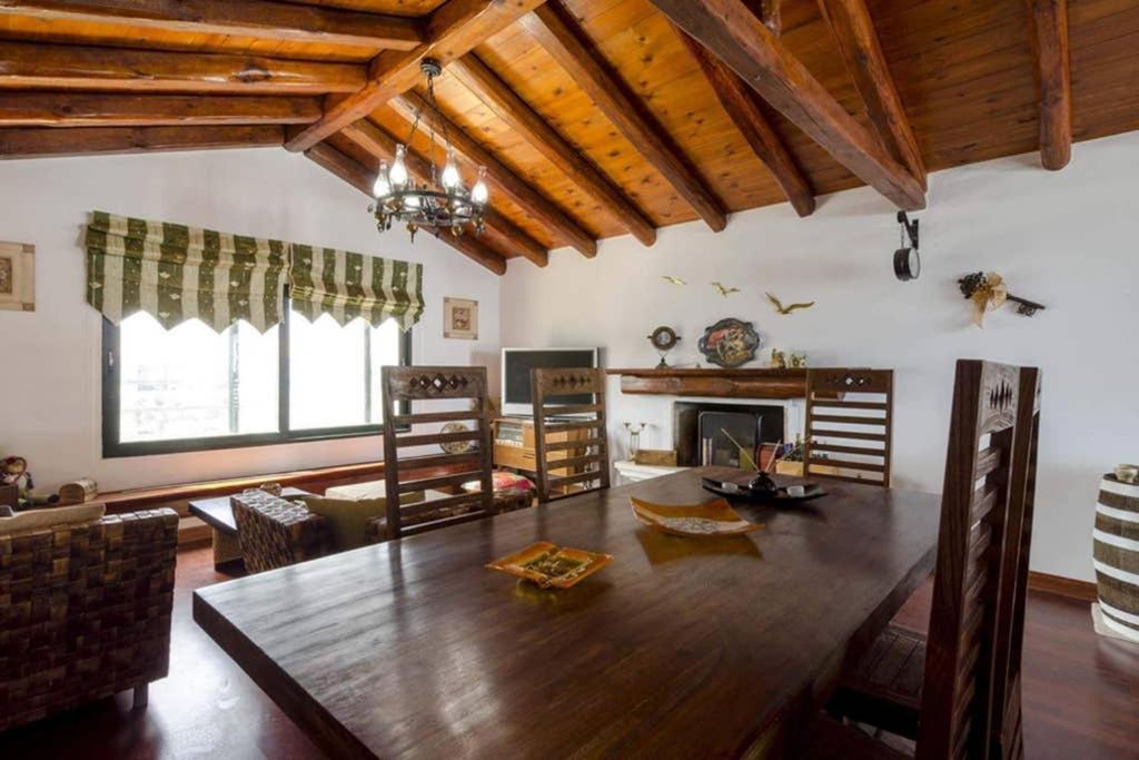 Korina’s wood house - Housity