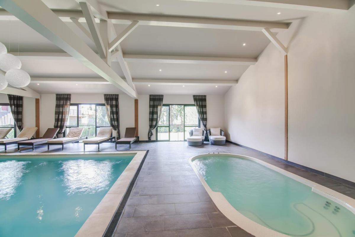 Piscine de l'établissement Le Vallon de Valrugues Hotel Spa & Villas ou située à proximité