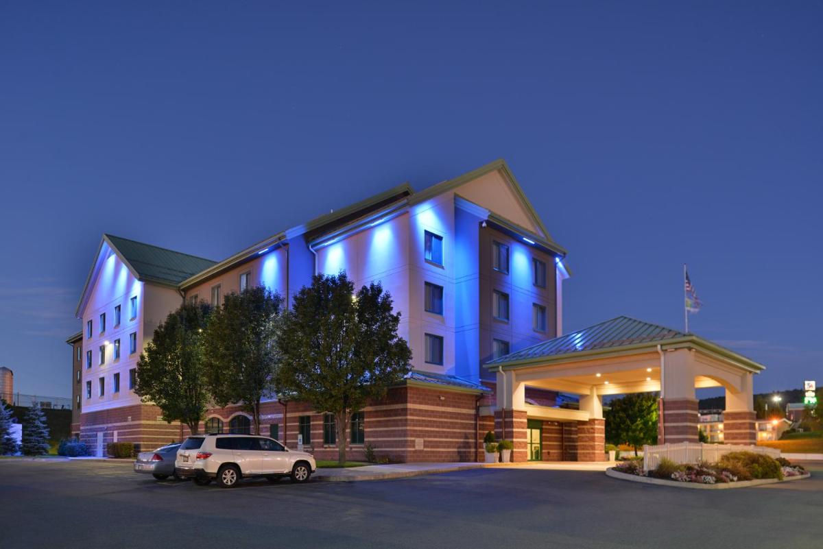 Holiday Inn Express Breezewood by IHG - Housity