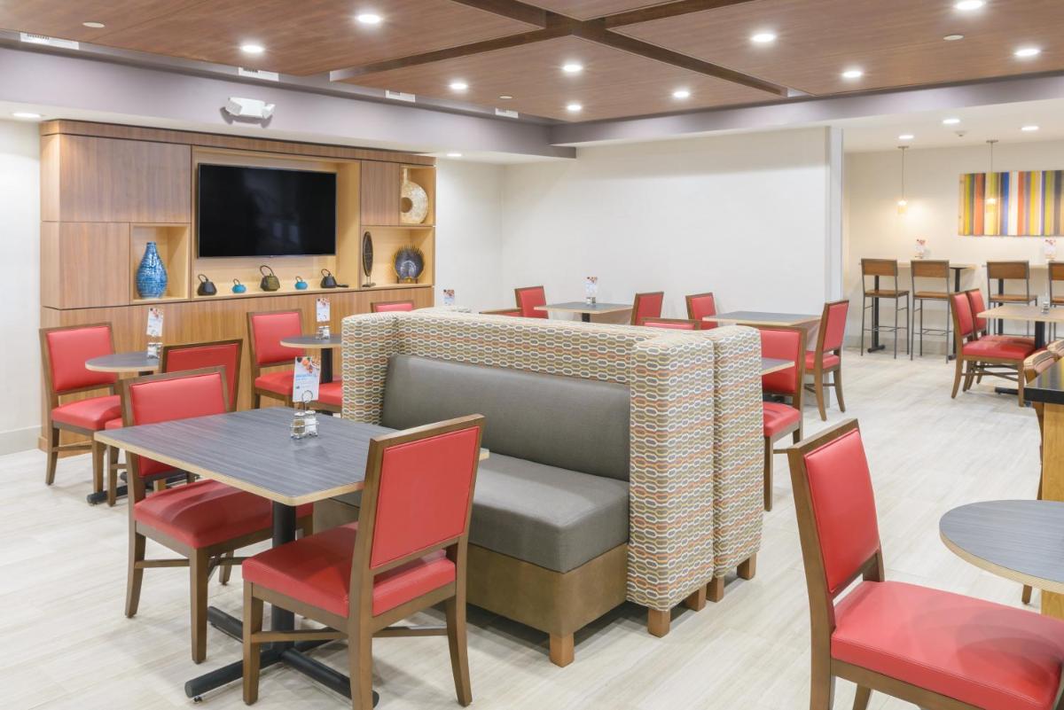Holiday Inn Express Southington, an IHG Hotel - Housity