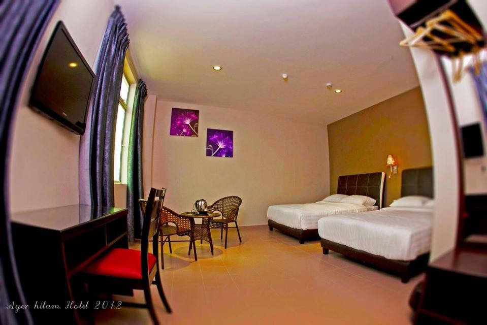 Suitetrails - Ayer Hitam Hotel