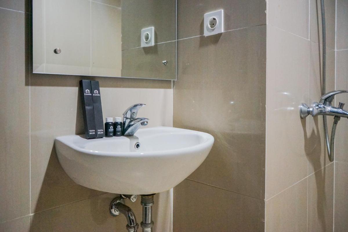 Cozy and Sweet Studio at Paramount Skyline Apartment By Travelio - Housity