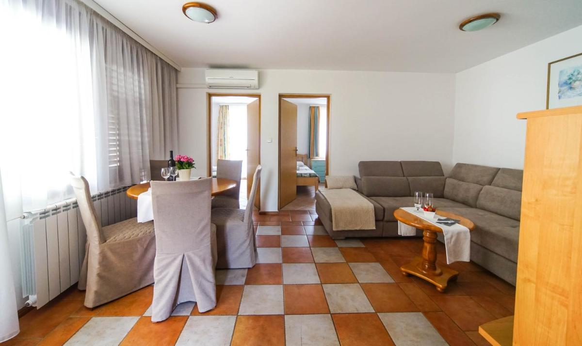 Apartments and Rooms Degra - Housity