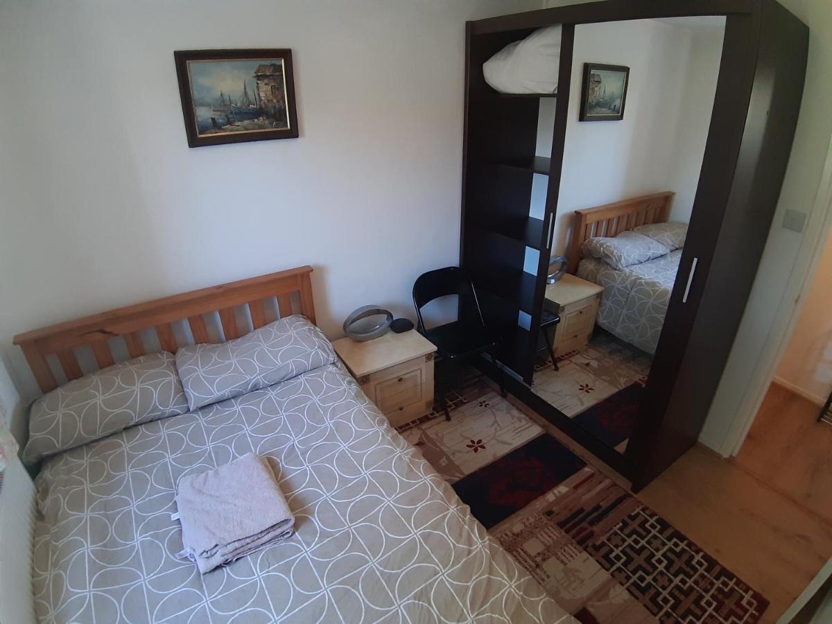 Canary Wharf Apartment - Housity