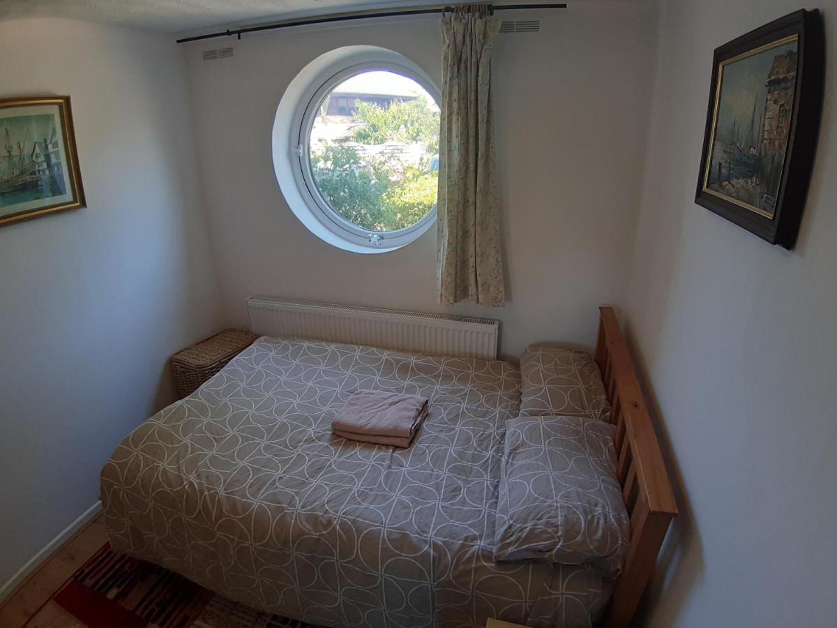 Canary Wharf Apartment - Housity