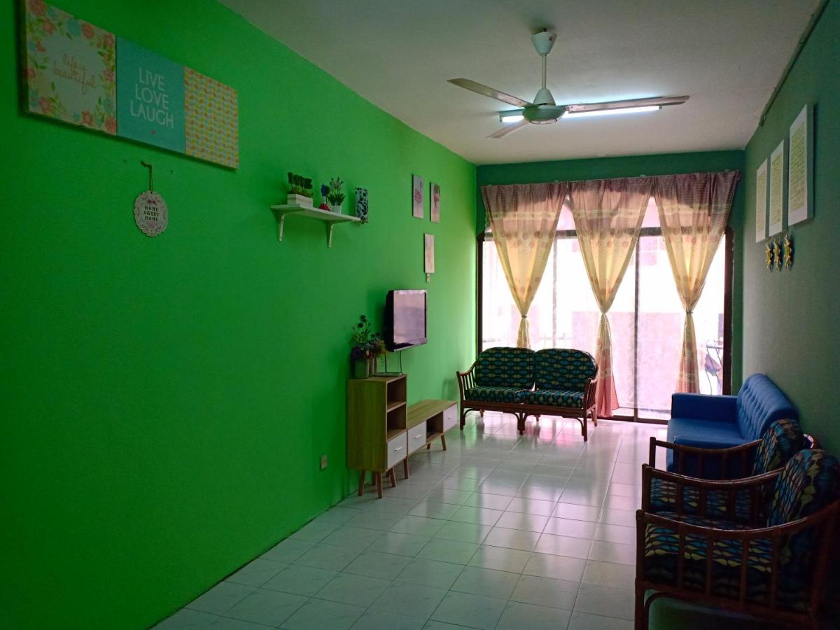 Adiana Homestay - Housity