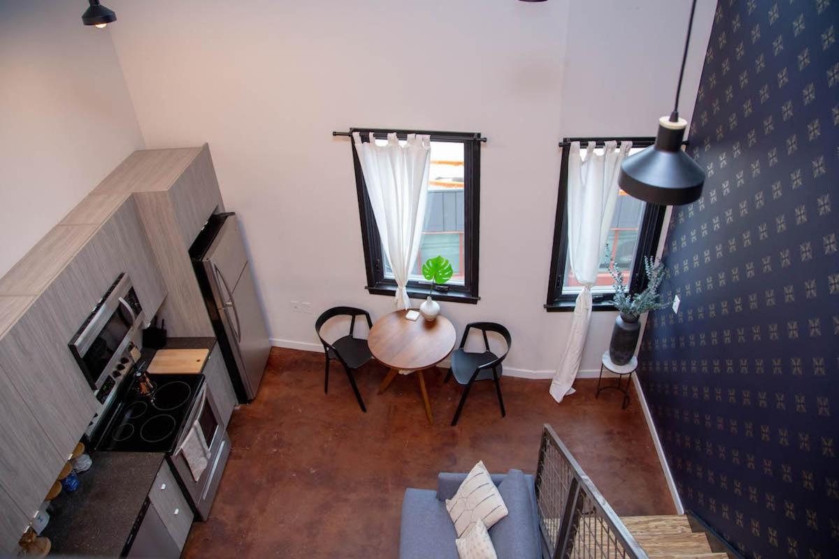 Eco Friendly Loft in Center City, CONTACTLESS CHECK IN - Hive Room - Housity