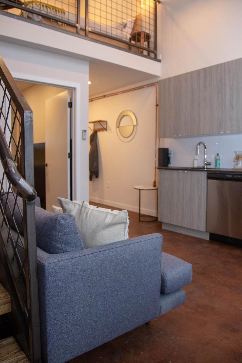 Eco Friendly Loft in Center City, CONTACTLESS CHECK IN - Hive Room - Hizvo