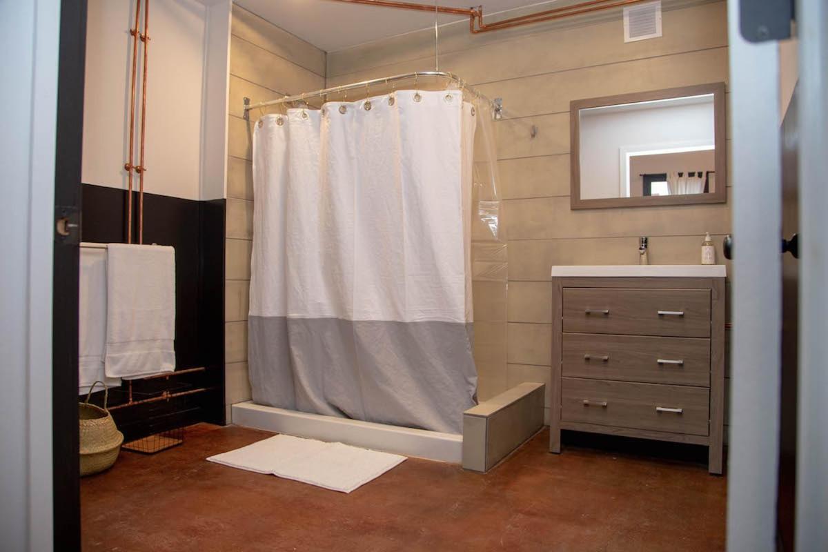 Eco Friendly Loft in Center City, CONTACTLESS CHECK IN - Hive Room - Hizvo