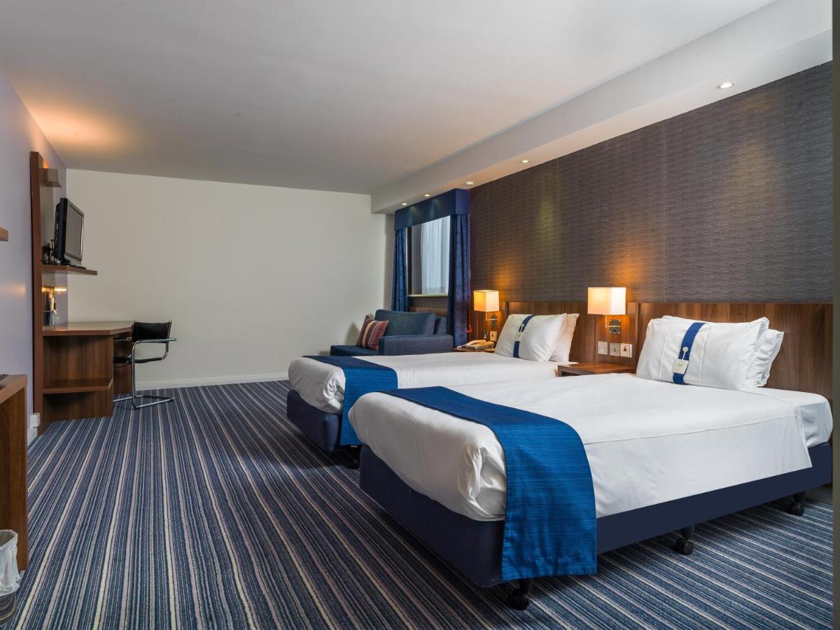 Holiday Inn Express London Gatwick Crawley, an IHG Hotel - Housity