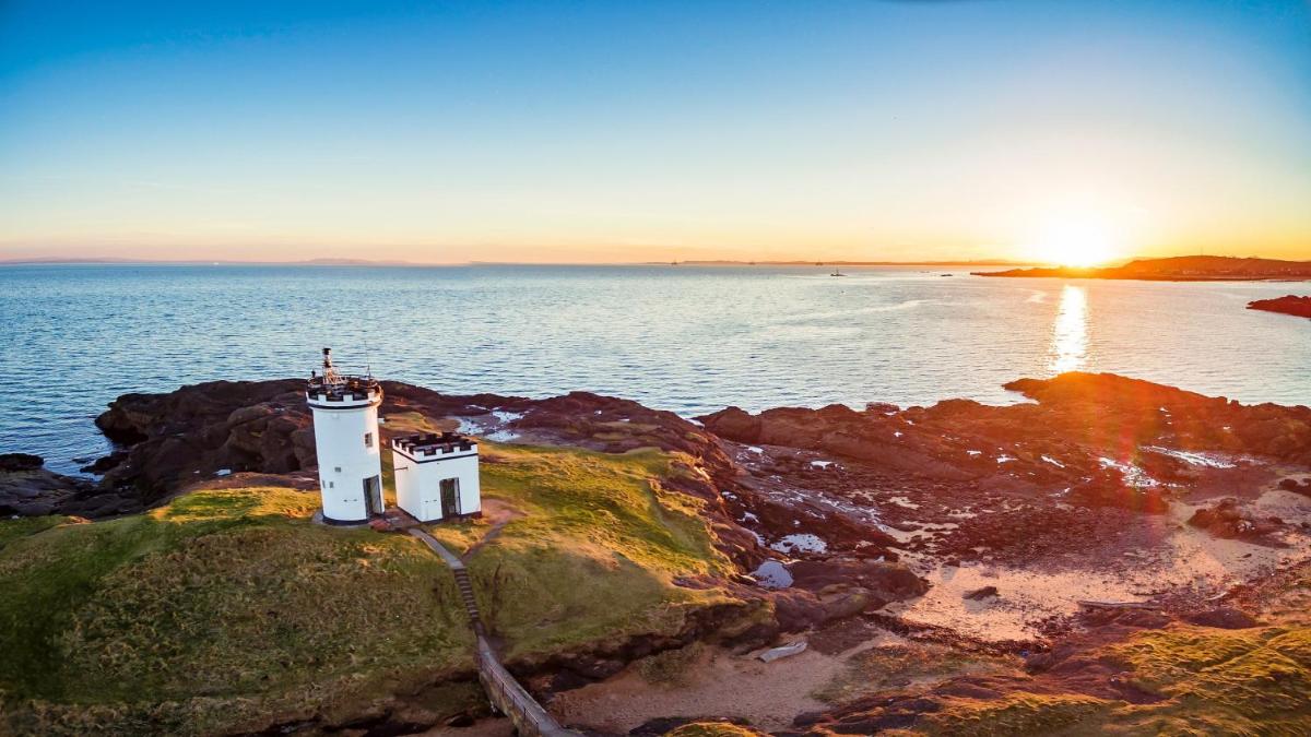 Holiday Inn Express Glenrothes by IHG - Housity