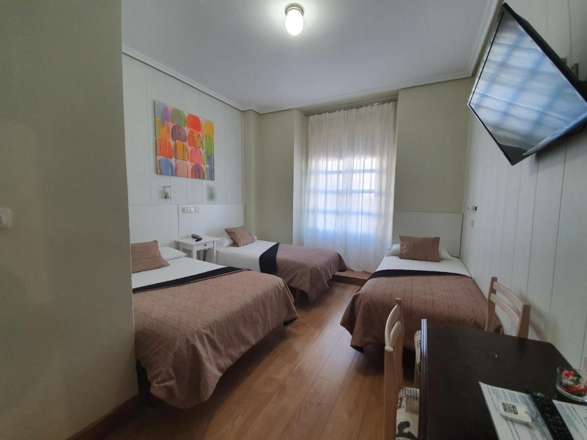 Hostal Riesco - Housity
